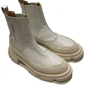 both chelsea white Boots